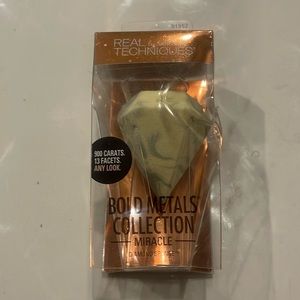 Real techniques bold metals miracle diamond sponge